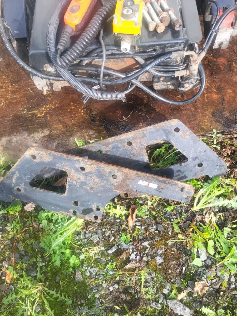 van tail lift in good condition - Image 2