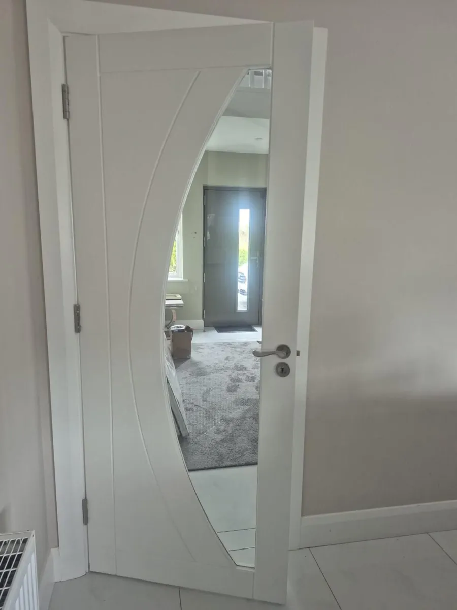 Internal doors  x 7 - Image 1