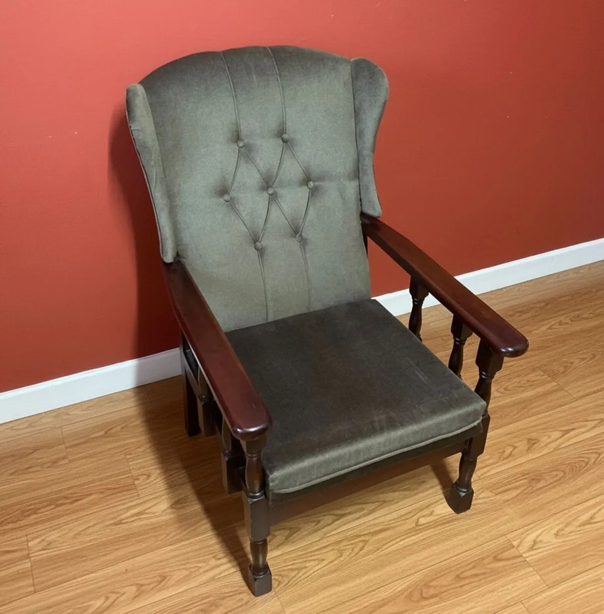 Elegant Grey Tufted High-Back Armchair - Image 2
