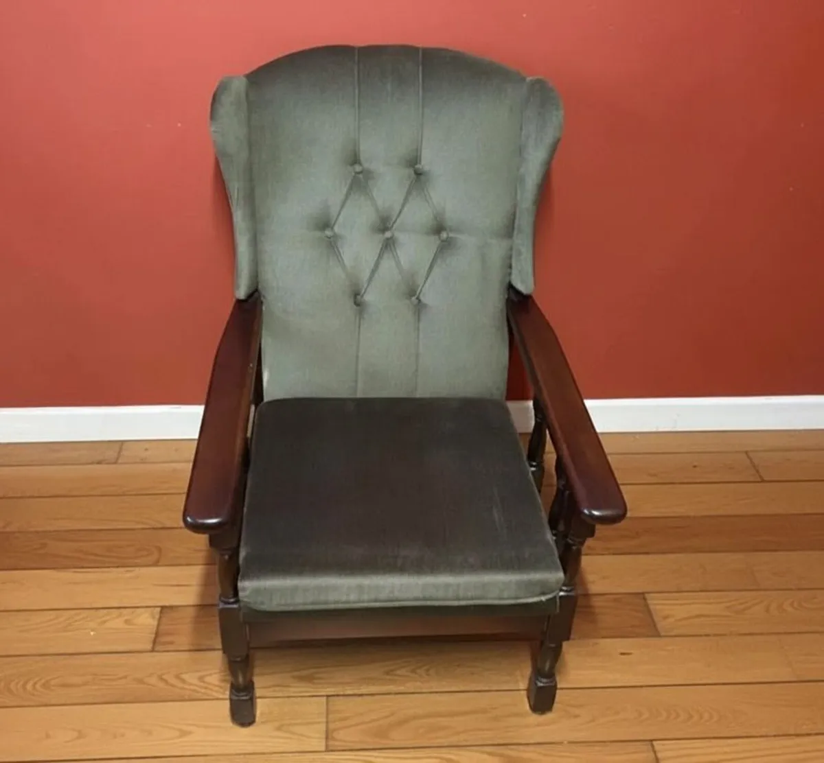 Elegant Grey Tufted High-Back Armchair - Image 1