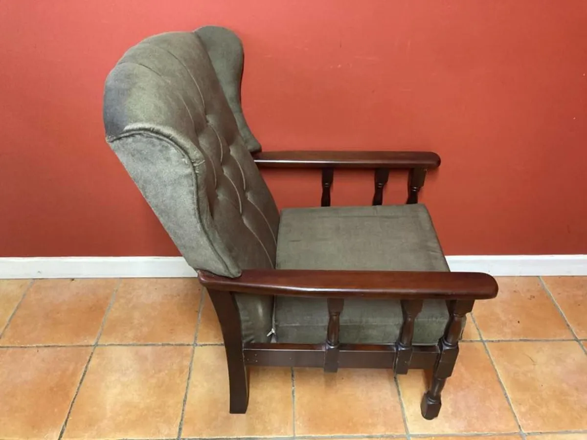 Elegant Grey Tufted High-Back Armchair - Image 4