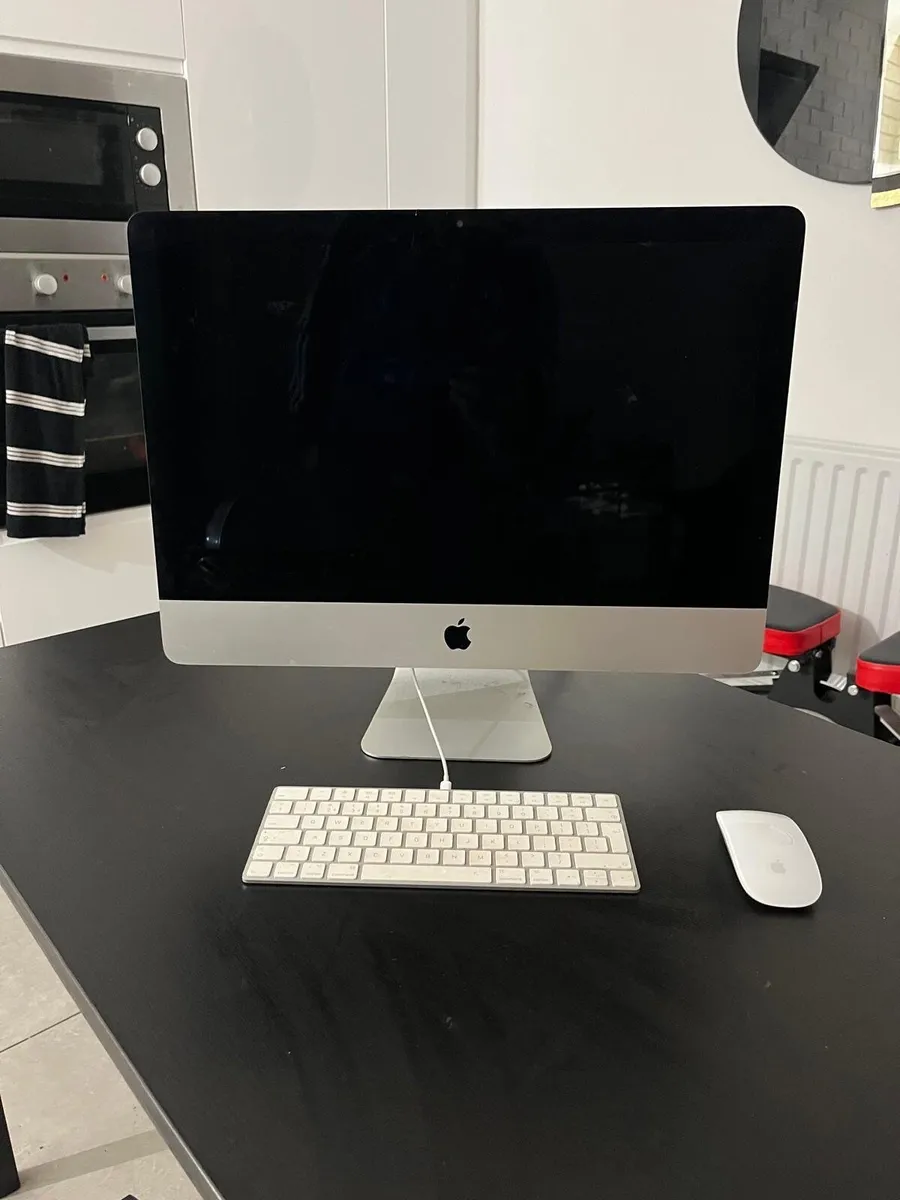 Apple Mac Desktop 21.5 inch. 2017. - Image 1