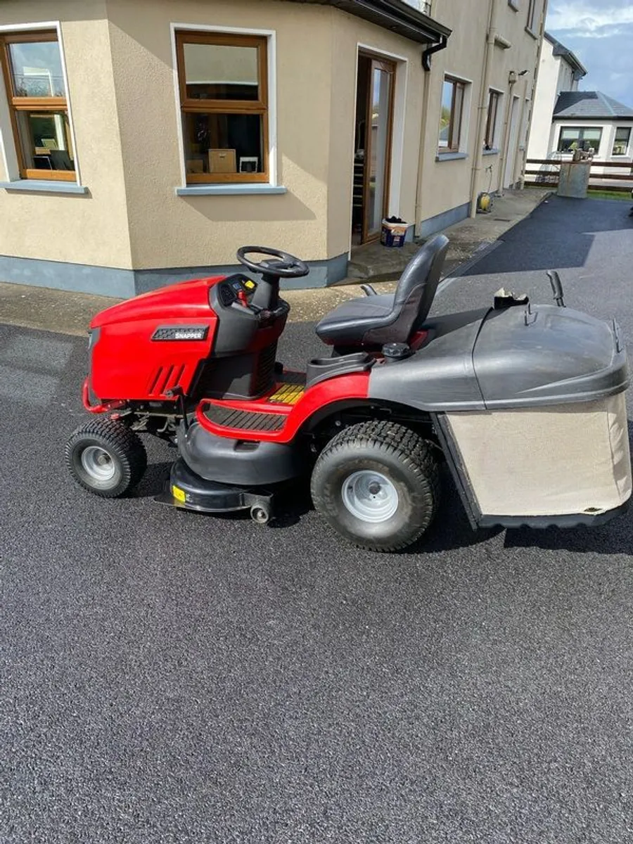 Snapper 22HP Ride on mower - Image 1