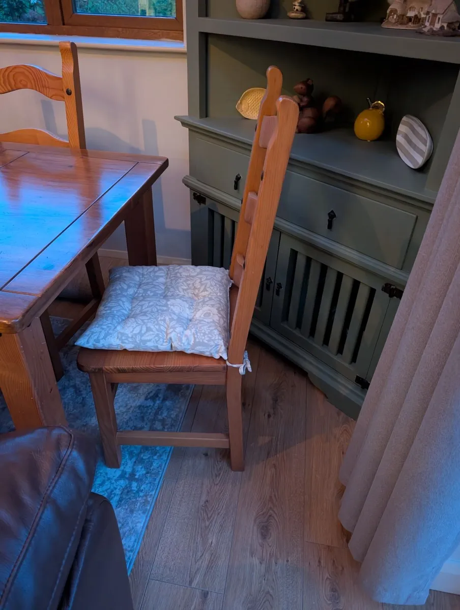 Table and 6 chairs - Image 3