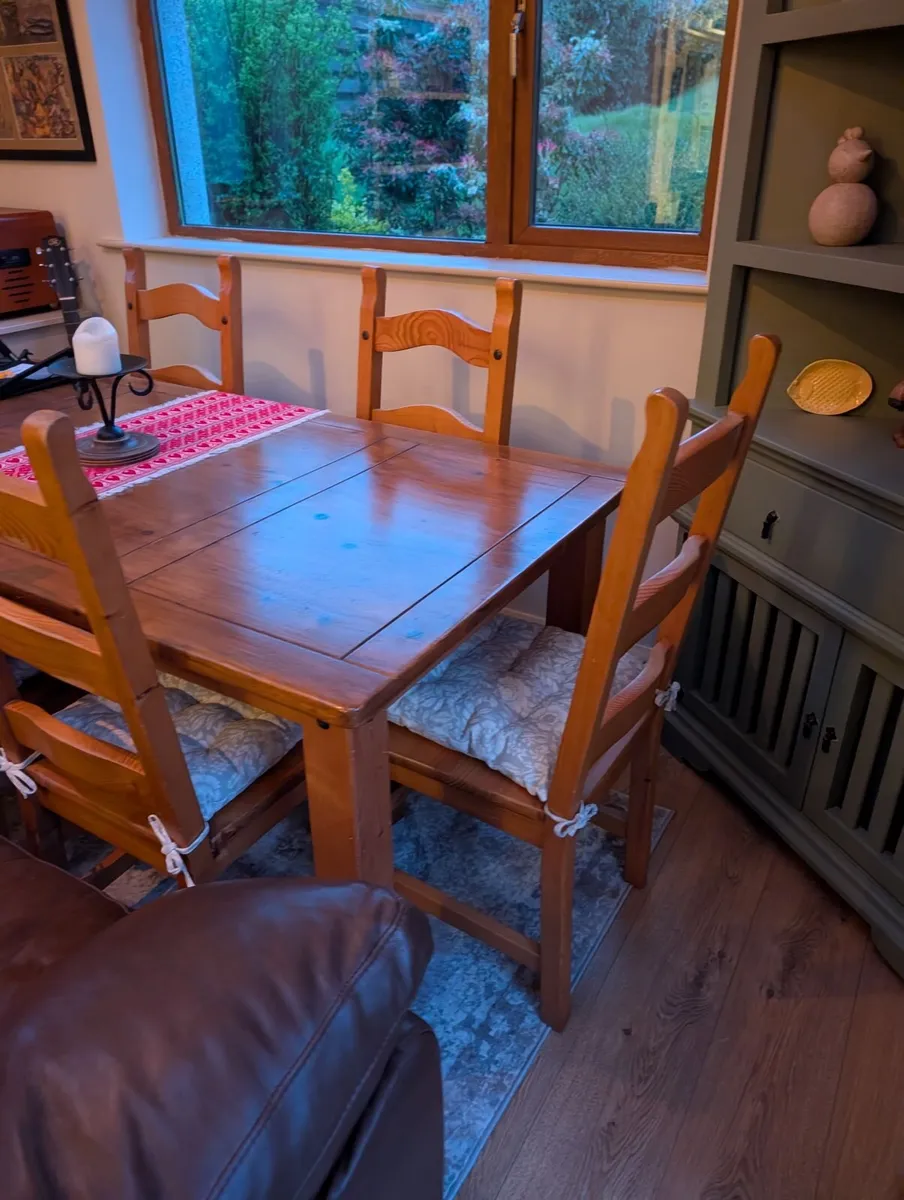 Table and 6 chairs - Image 4