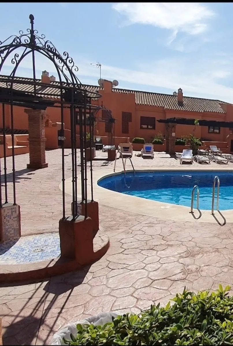 Two Bed Apartment for Short Term Holiday Let - Image 1