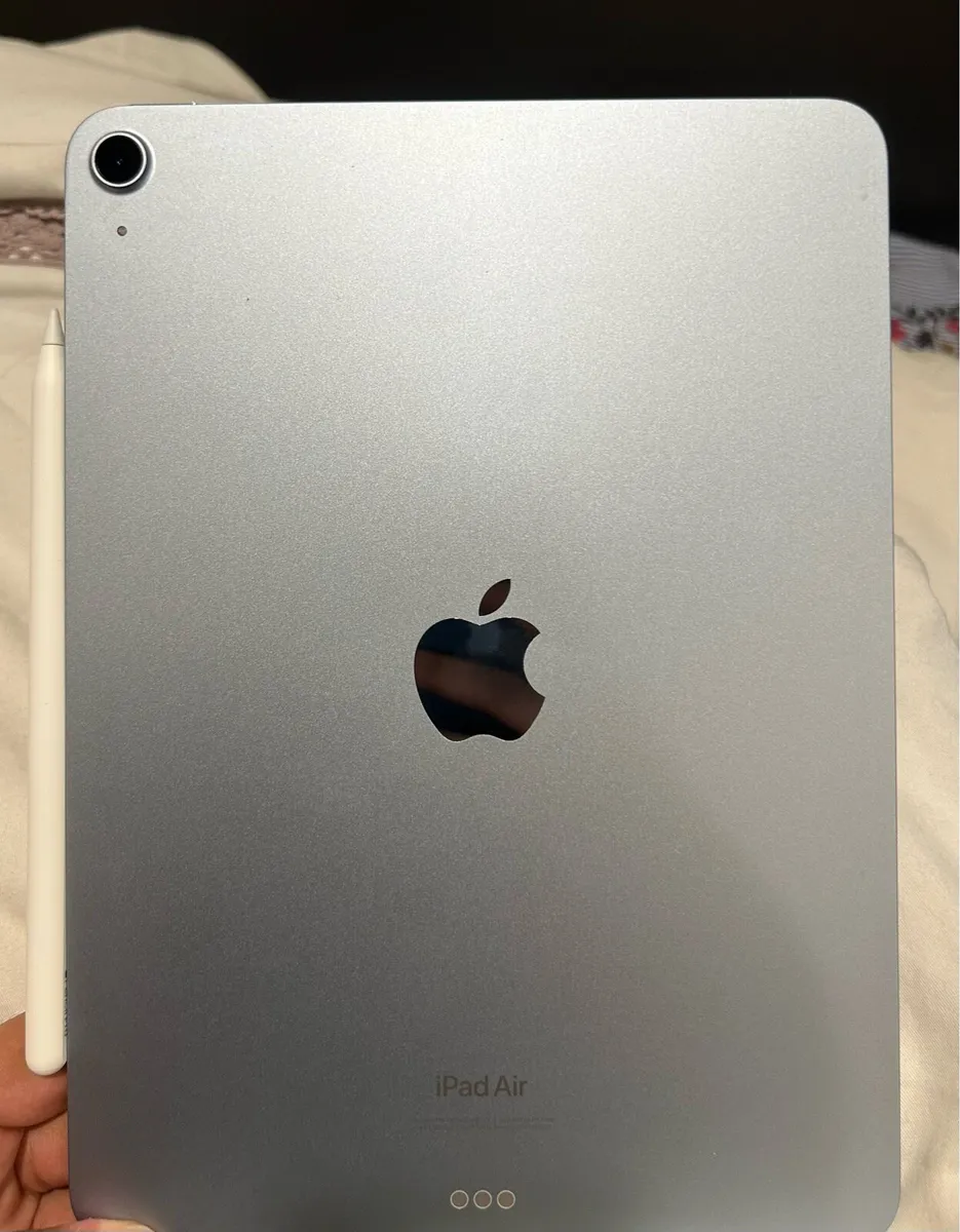 iPad Air M2 (11-inch) 128 GB - Like New - Image 1
