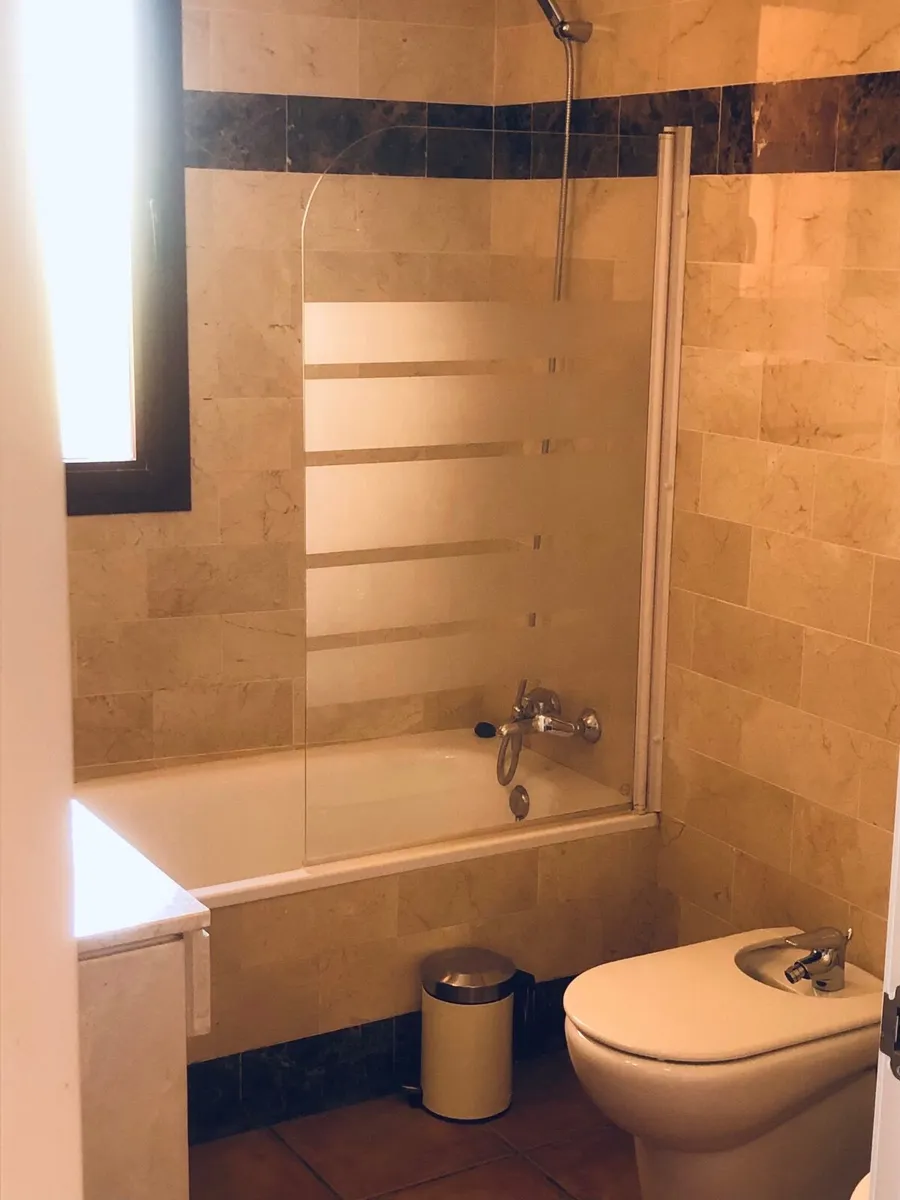 Two Bed Apartment for Short Term Holiday Let - Image 2