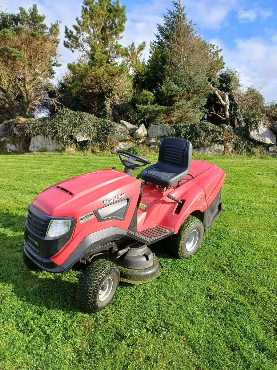 Ride on lawnmower - Image 1