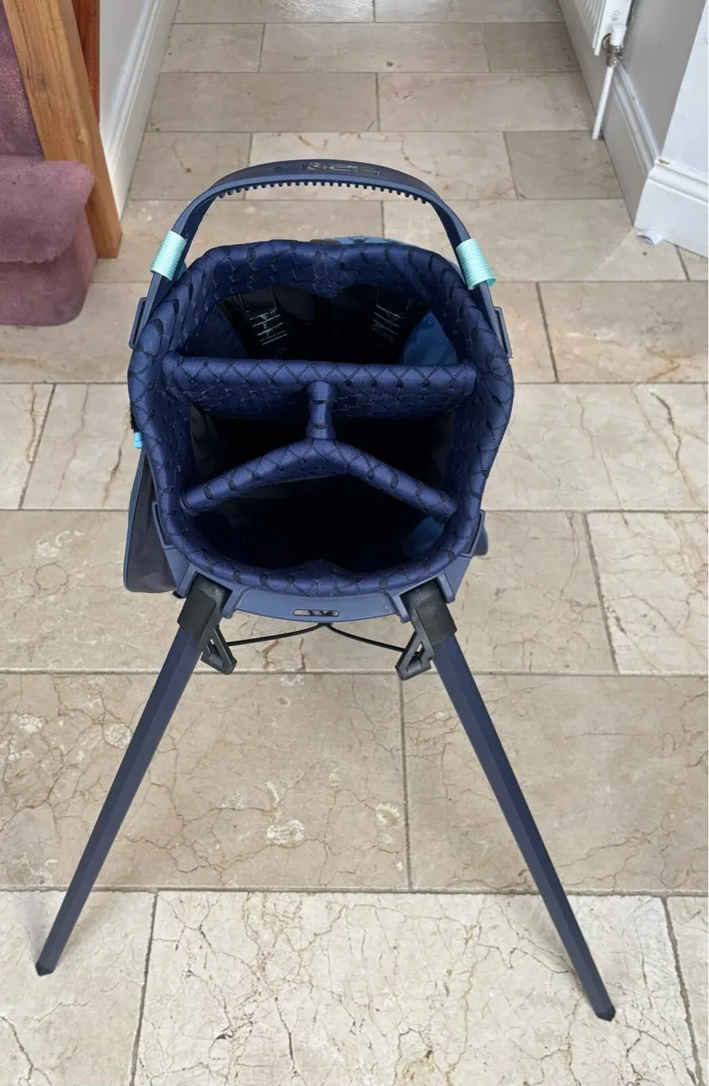 Sun Mountain Golf stand bag practically new - Image 2