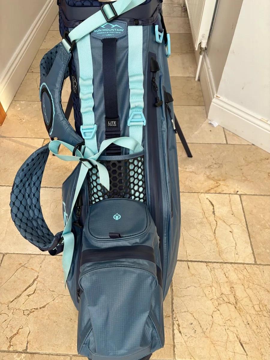 Sun Mountain Golf stand bag practically new - Image 4