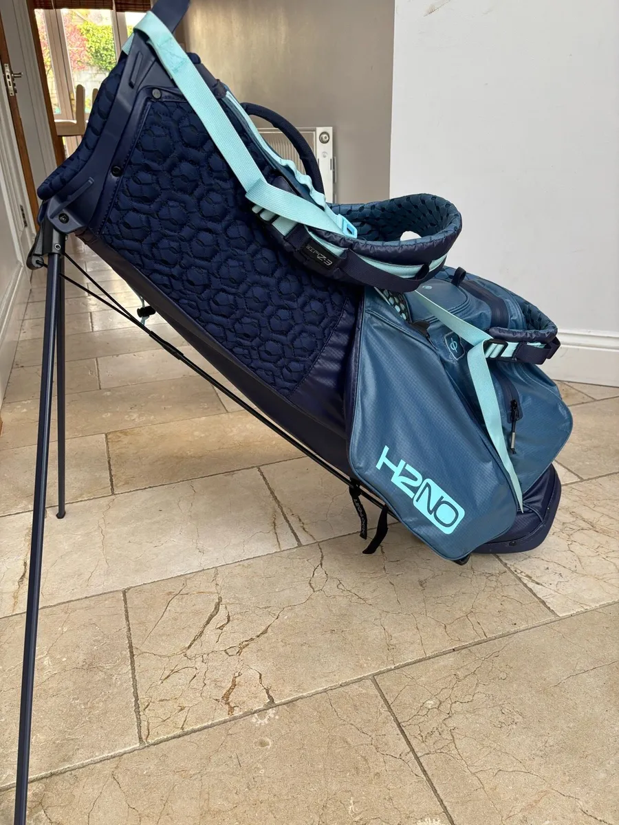 Sun Mountain Golf stand bag practically new - Image 1