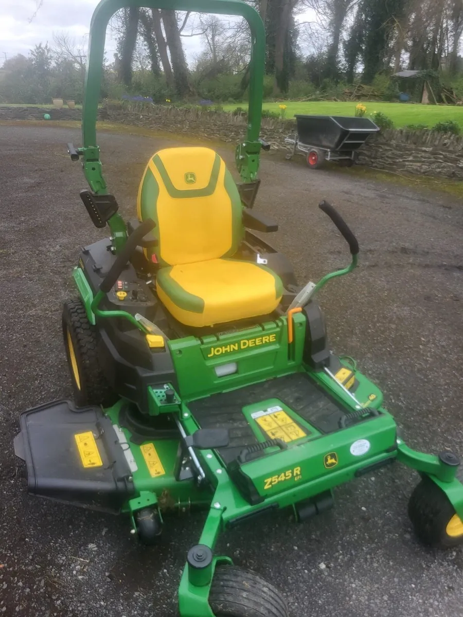 John Deere lawnmower - Image 1