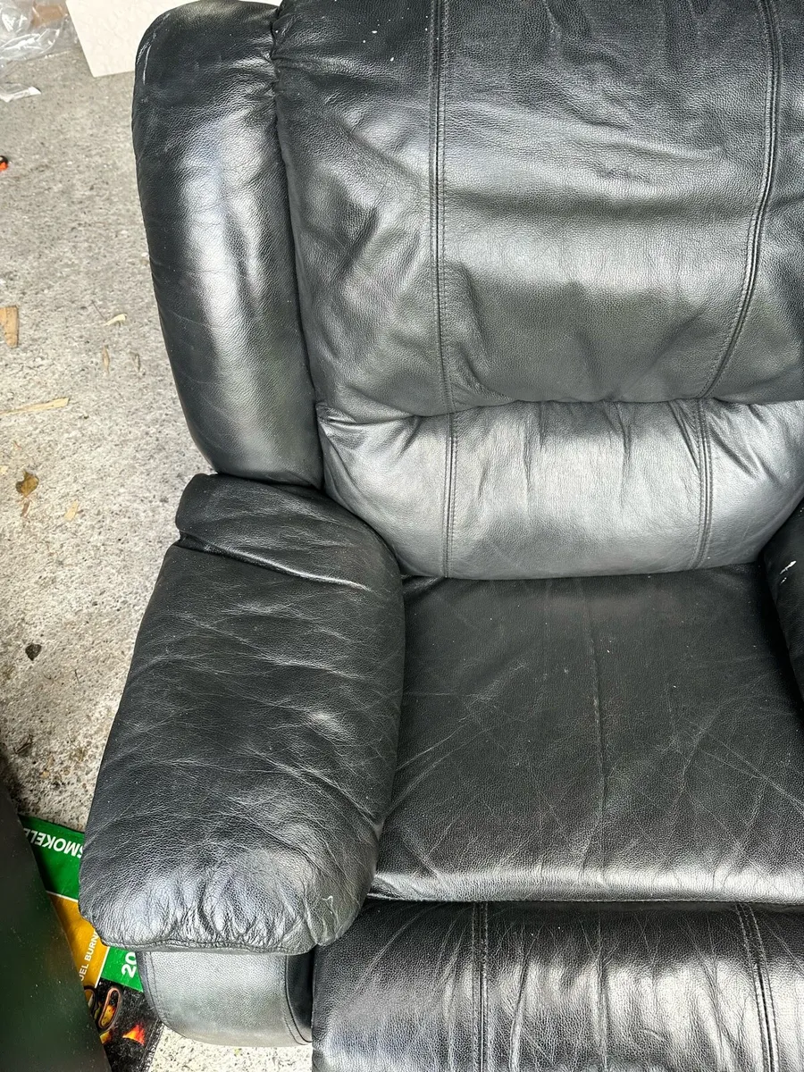 Free to takeaway 2 reclining chairs - Image 4