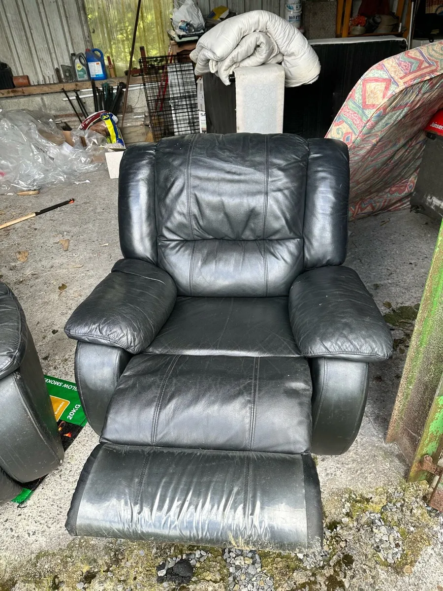 Free to takeaway 2 reclining chairs - Image 3