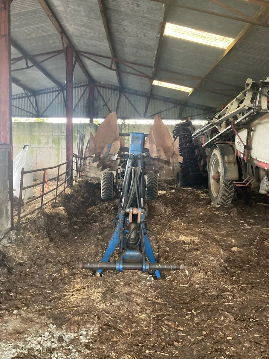 Overum 7 Furrow plough - Image 1