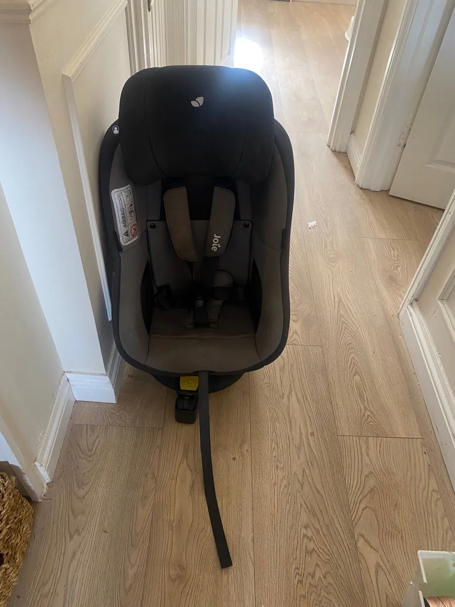 Joie swivel car seat - Image 2