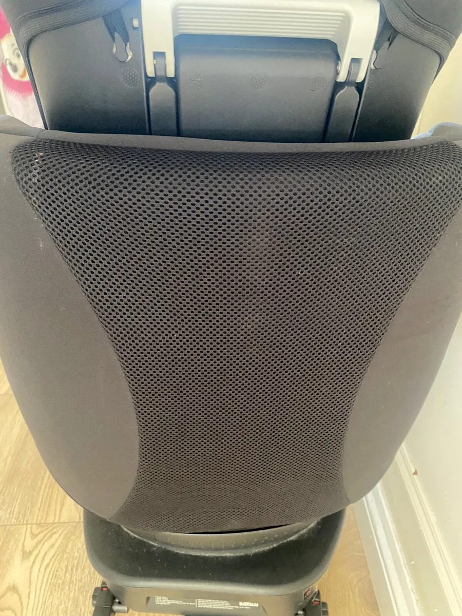 Joie swivel car seat - Image 4