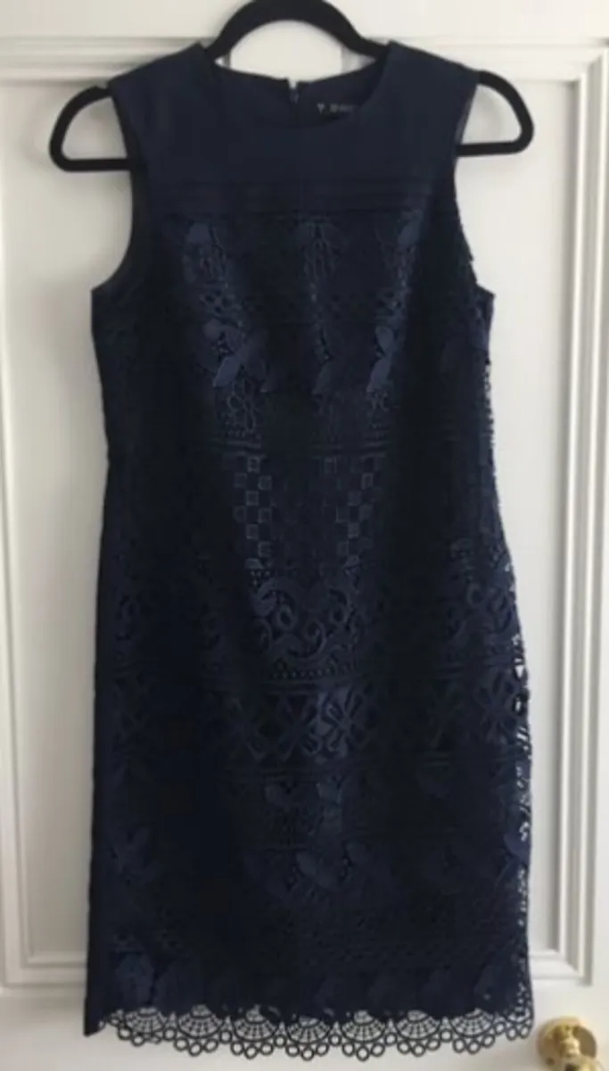 BRAND NEW Ladies Navy Lace Dress: - Size 8 - Image 2
