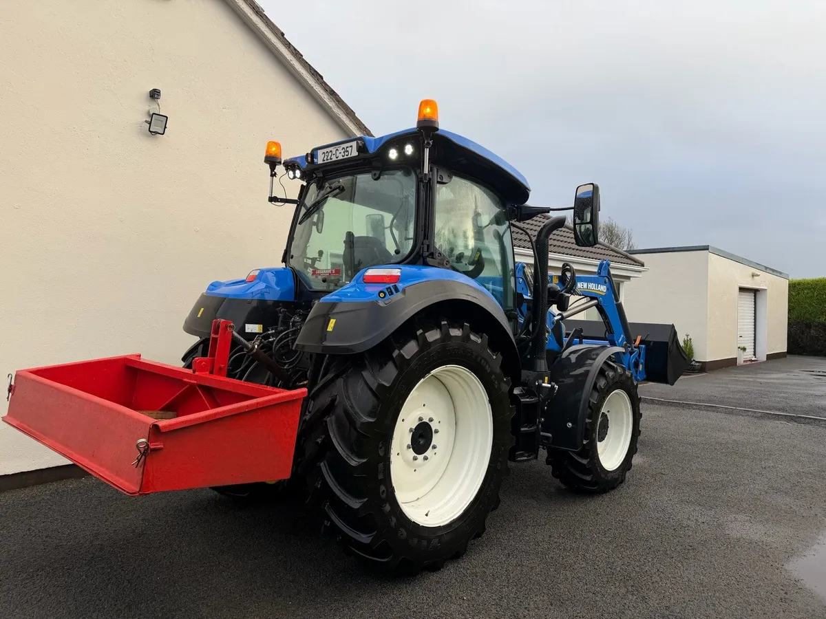 New Holland T5 120 with loader - Image 3