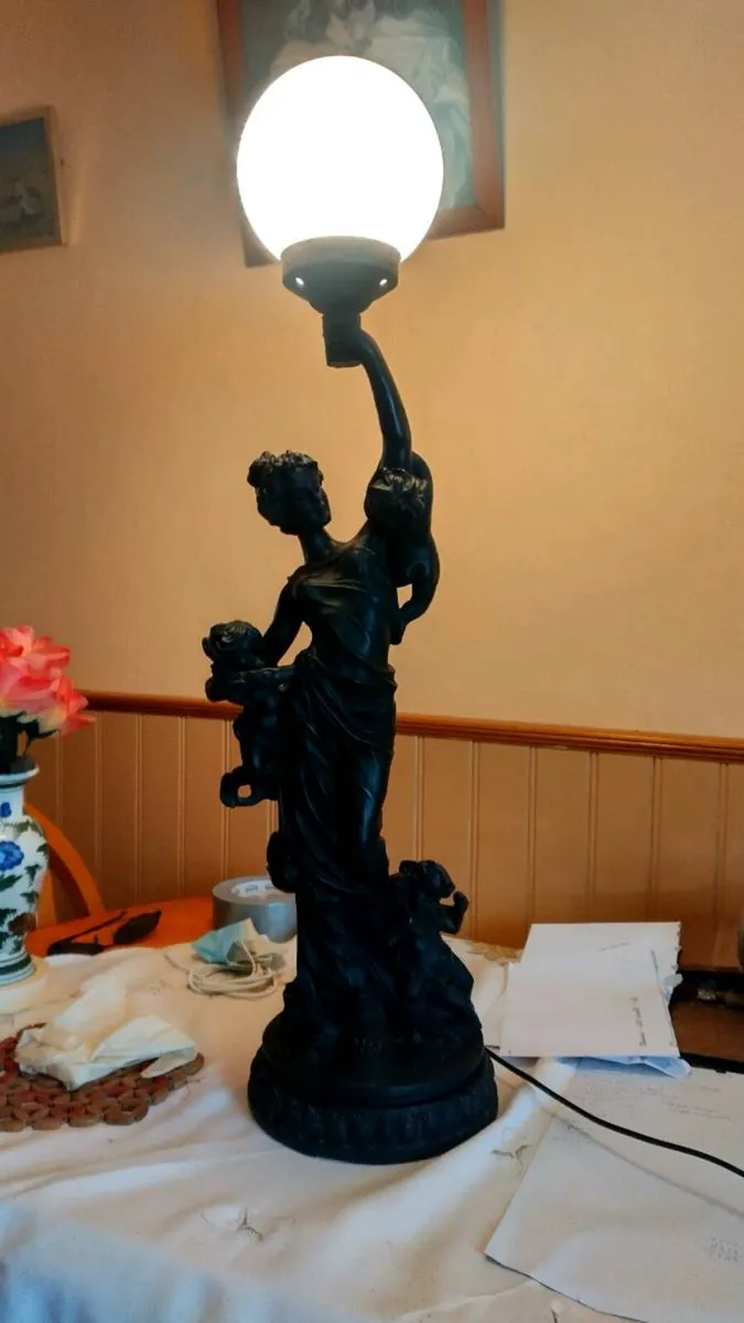 Vintage heavy Art Deco lamp - Image 3