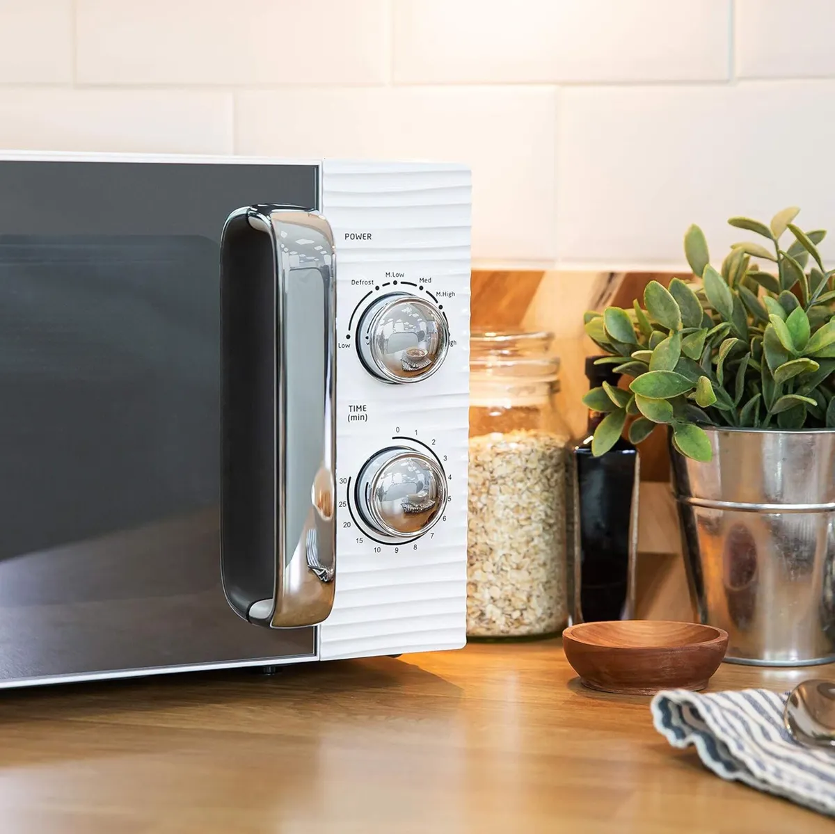 RHM1731 INSPIRE White 17 Litre Manual Microwave - Image 2