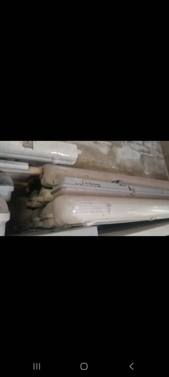 FLORESCENT LIGHTS - Image 2