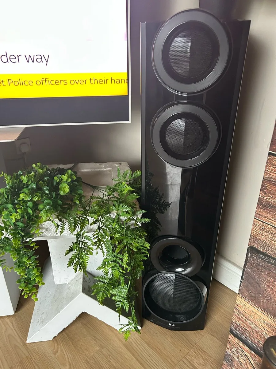 Floor speakers - Image 1