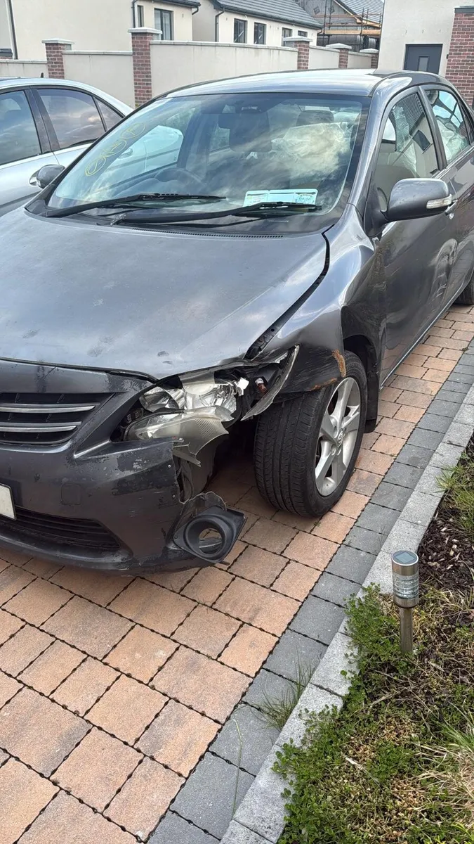 2011 Toyota corolla - Image 2