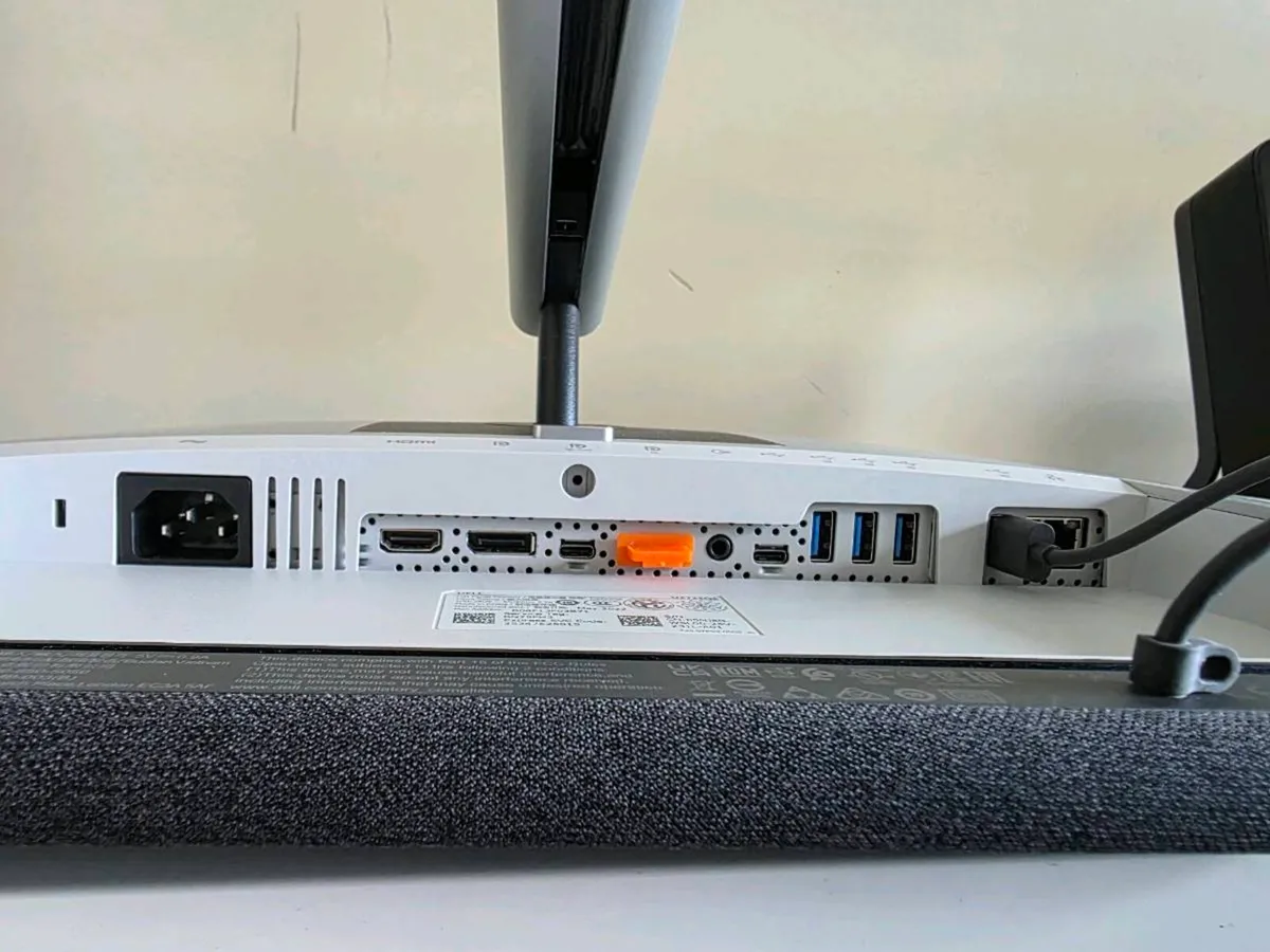 Dell UltraSharp 27" 4K monitor - Image 4