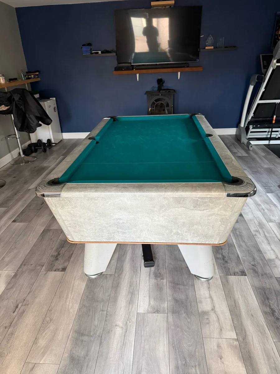 Pool table - Image 2