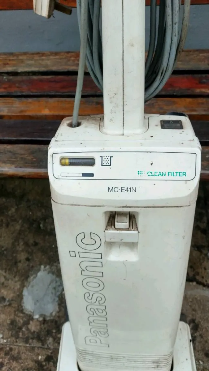 Vintage Panasonic upright vacuum - Image 3