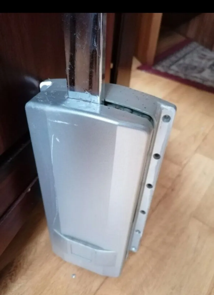 Pull Down Clothes Rail - Image 3