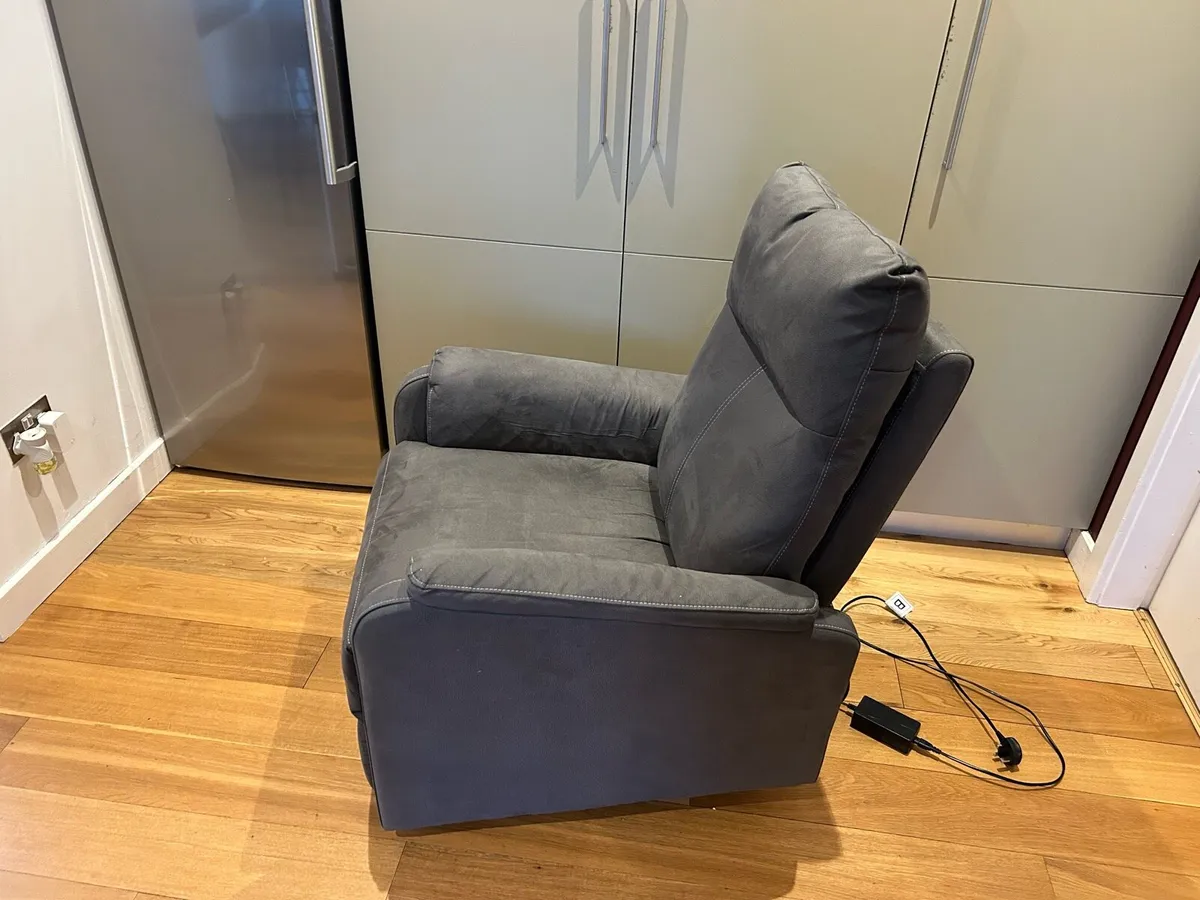 Electric Recliner - Image 3