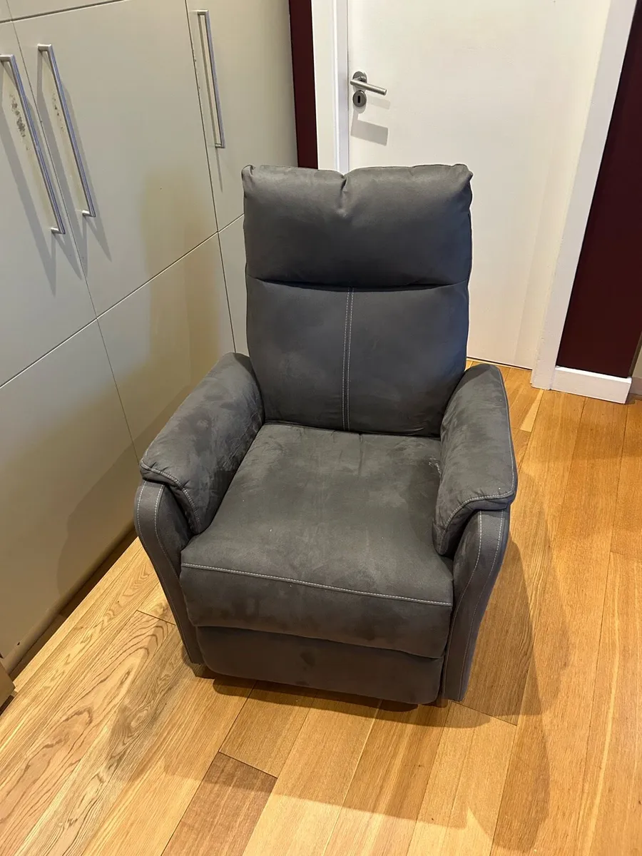 Electric Recliner - Image 4
