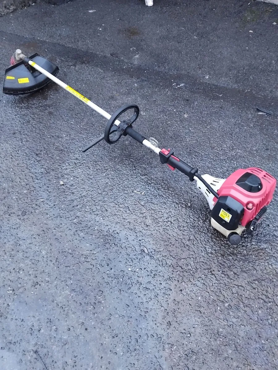 Grass strummers working 100-percent - Image 1