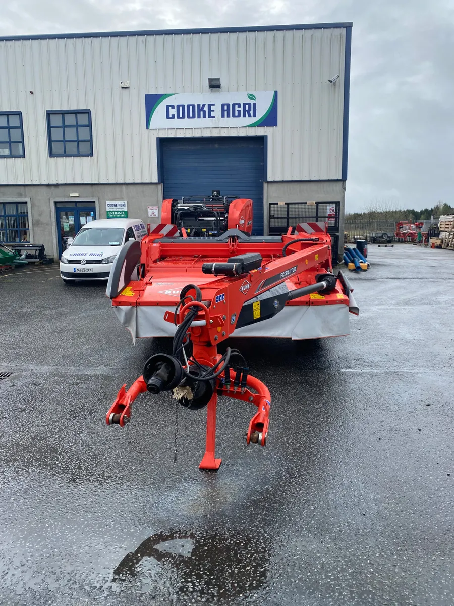 Kuhn trailed 10ft mower - Image 1