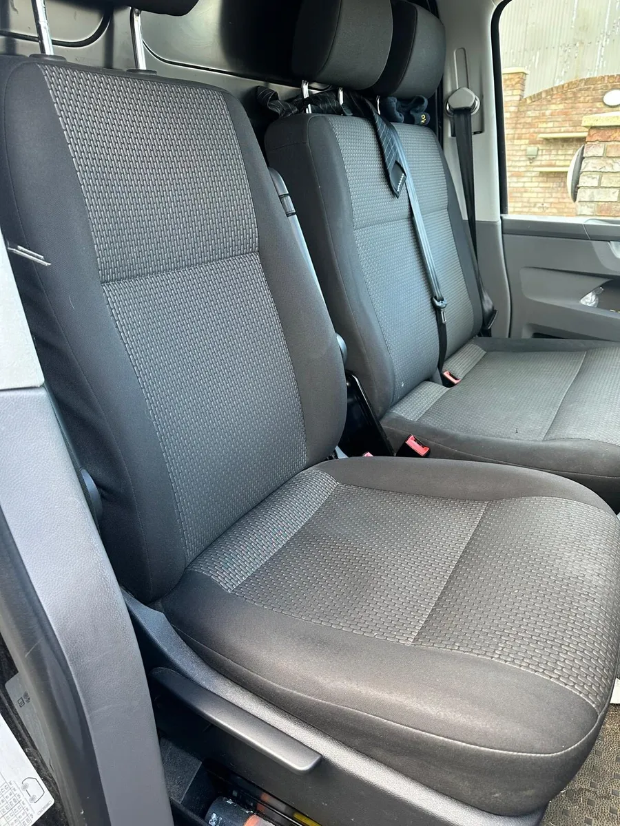 Volkswagen Transporter DSG Automatic T6 Highline - Image 4