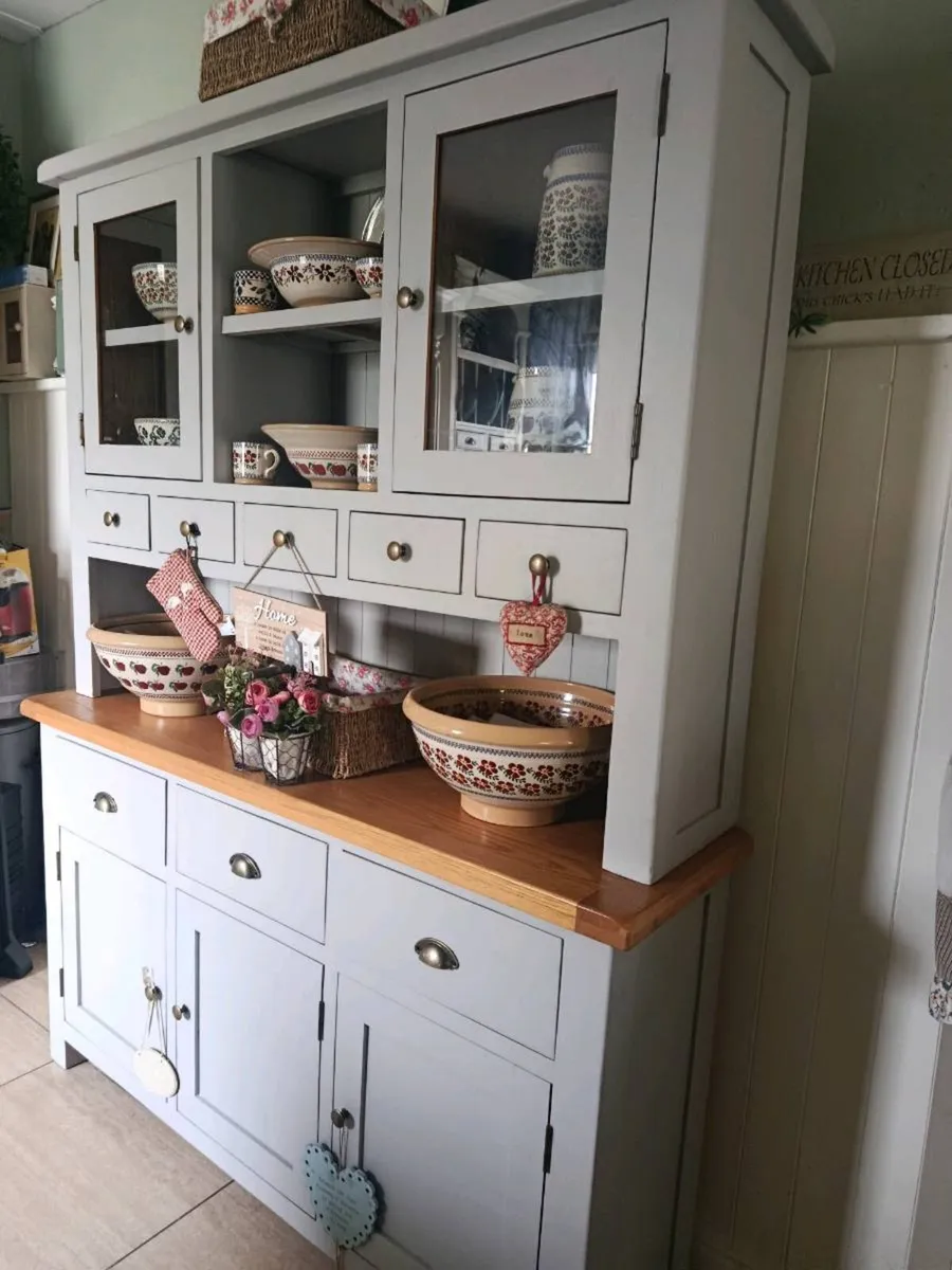 Solid kitchen dresser delivery arranged - Image 2