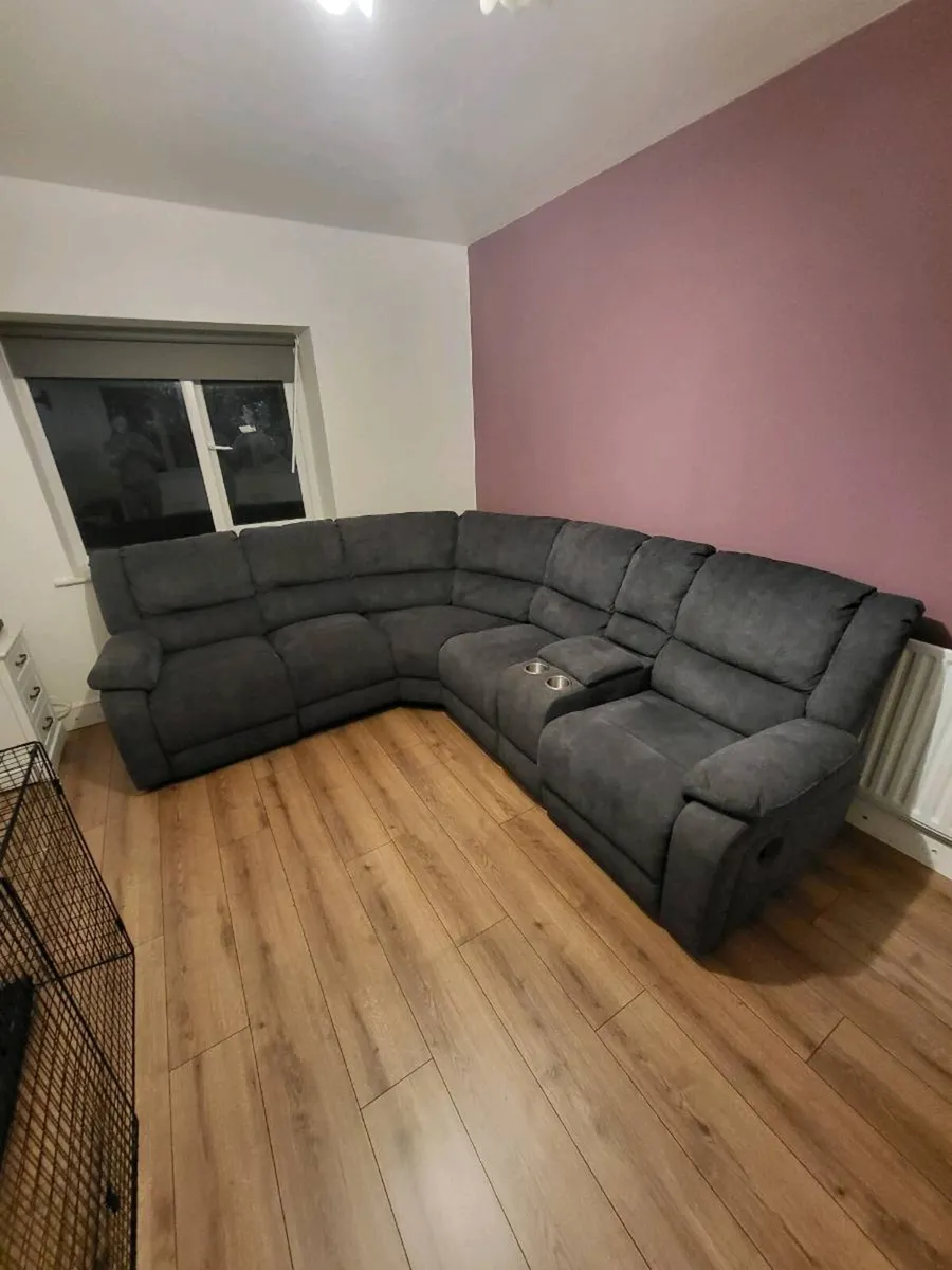 Corner couch recliner - Image 1