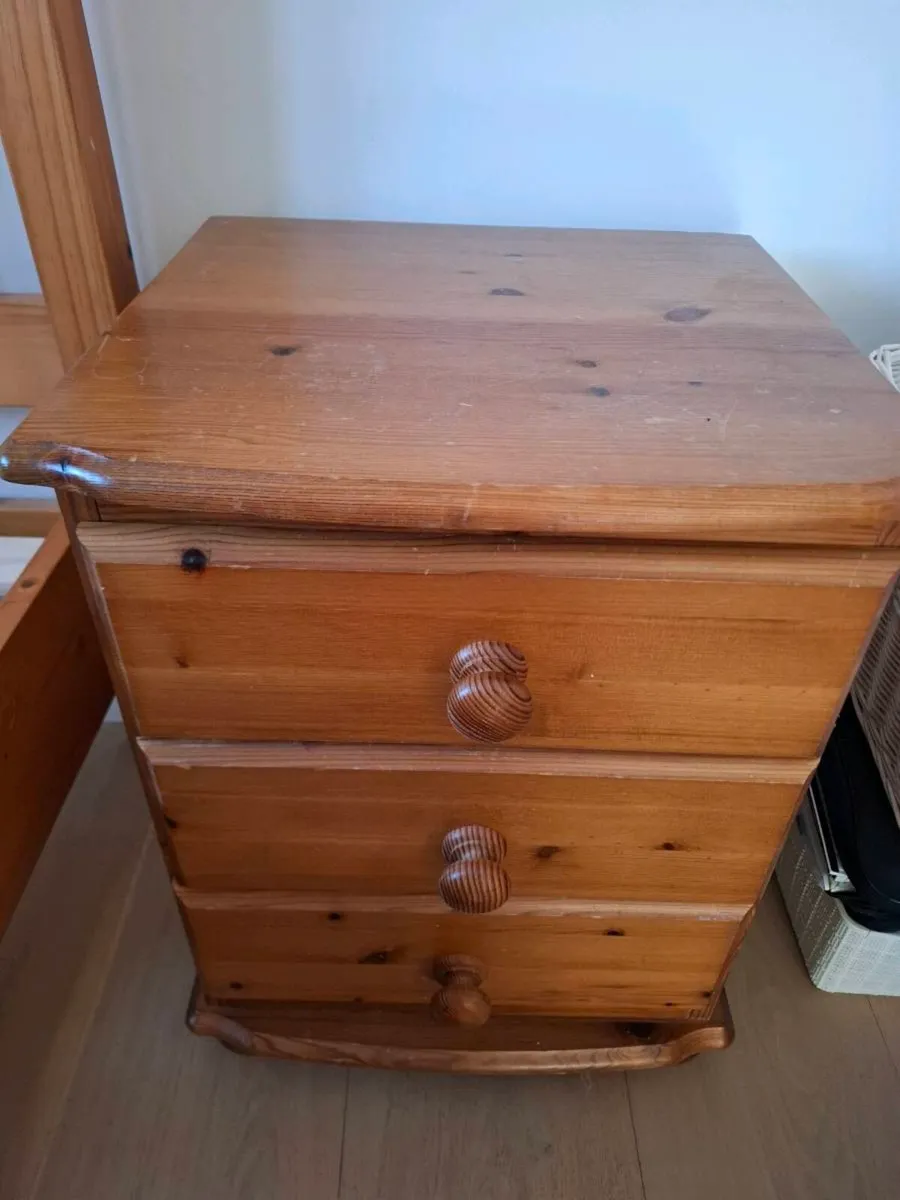 Single bed frame and furniture - Image 4