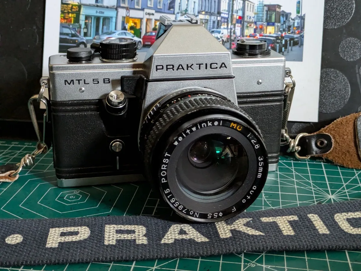 🎞Praktica MTL 5B + Porst Weitwinkel 35mm/2.8 lens - Image 1