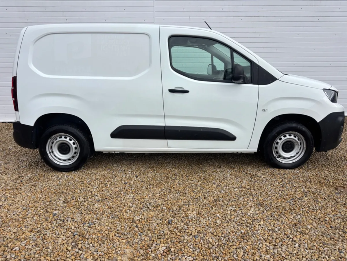 Peugeot Partner ACTIVE 1.5 BLUE HDI 10 100 6.3 2DR - Image 2