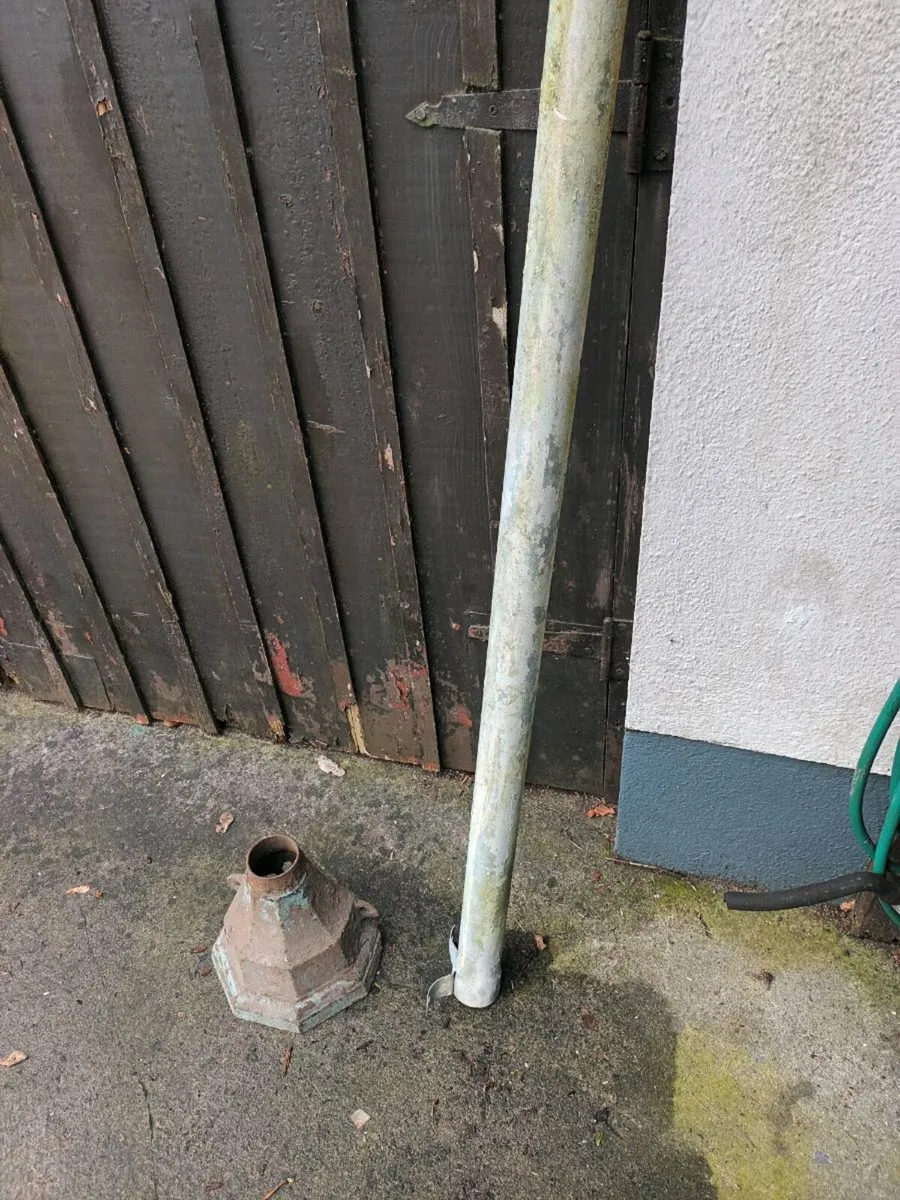 Drain Pipe and Hopper - Image 1