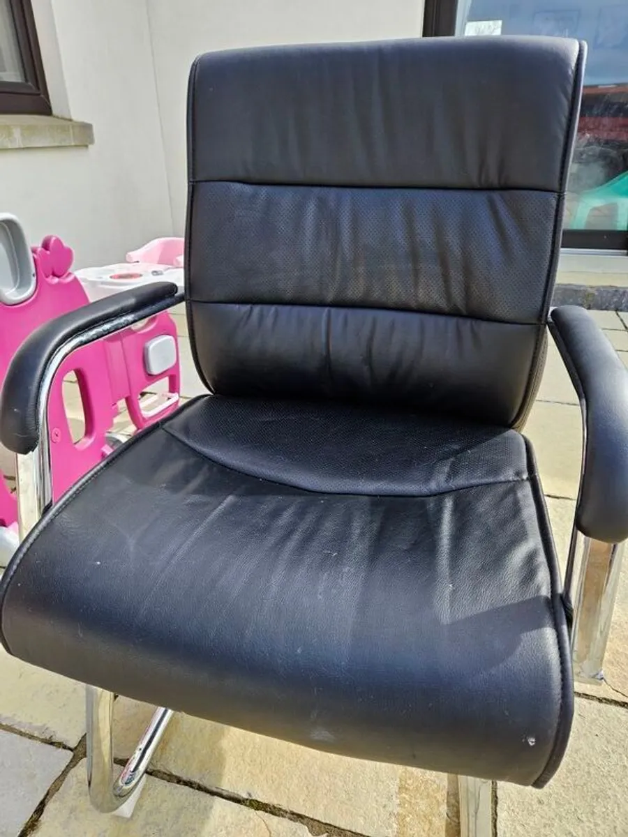 Leather chair. Rarely used. - Image 2