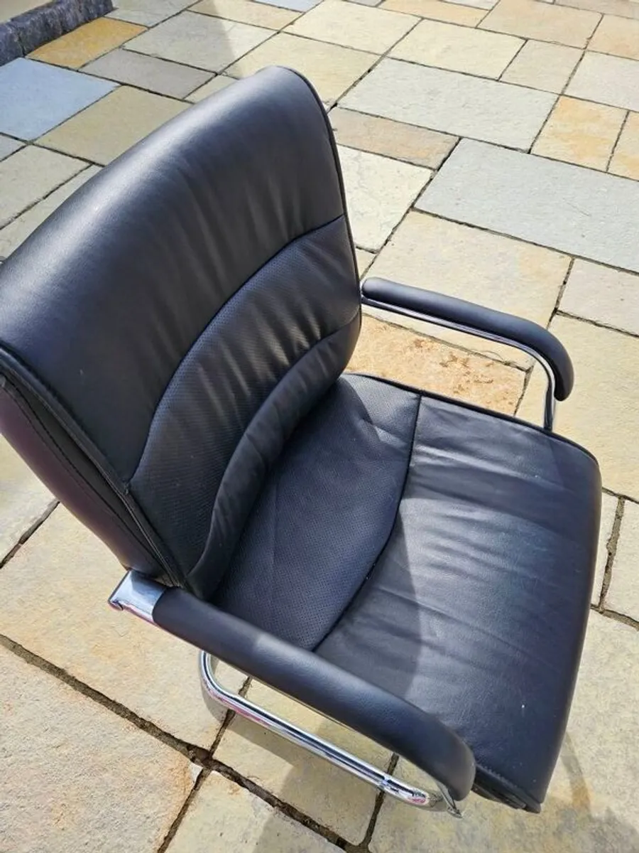 Leather chair. Rarely used. - Image 3