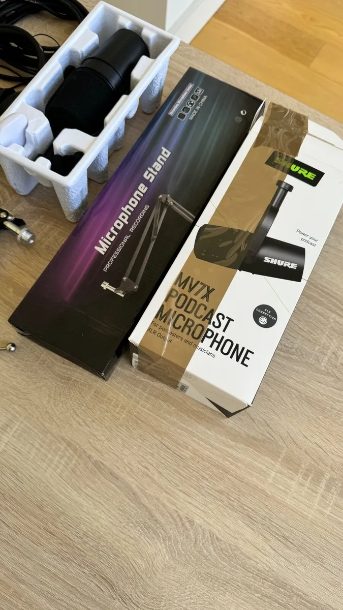 Microphone and podcast setup - Image 1