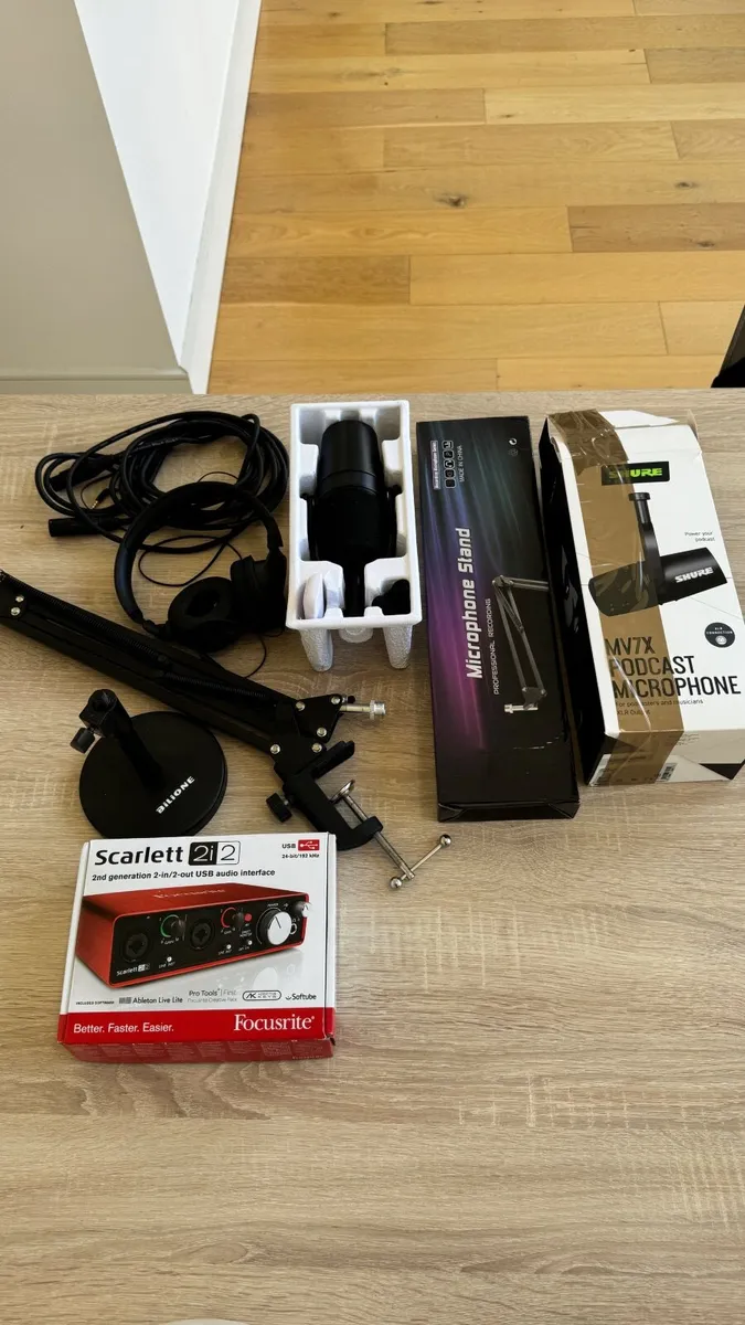 Microphone and podcast setup - Image 2