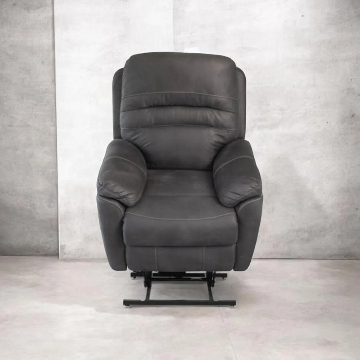 Brand new latie lift and rise electric chair