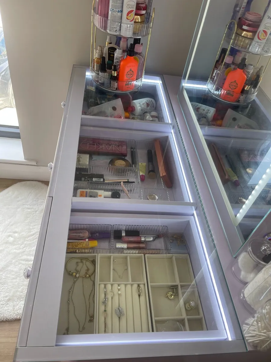 Makeup desk / Table desk - Image 2